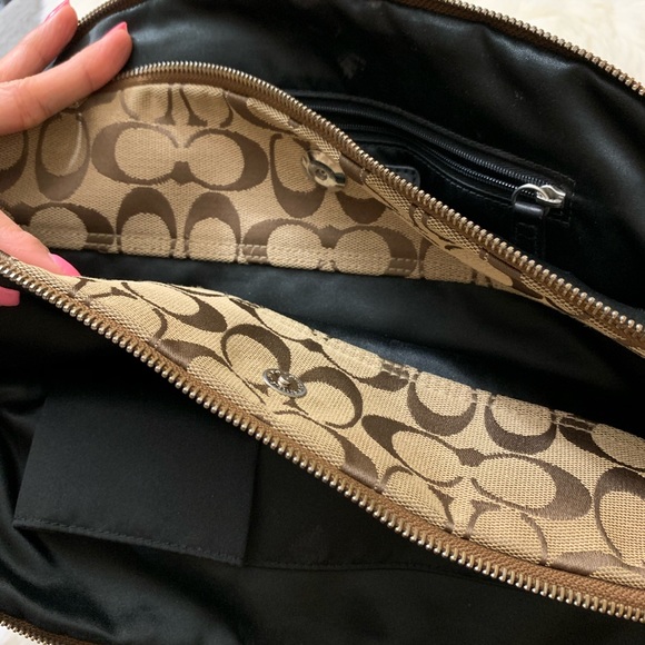 COACH Brown Signature handbag. - Picture 5 of 7